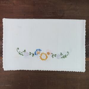 Vintage Doily Embroidery Flowers w/ Crochet Edge 32x13 Inch